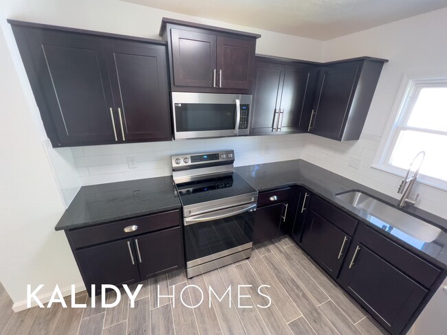 Building Photo - 3504 N Westmont St