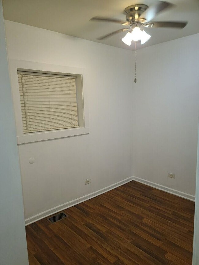 Building Photo - 6635 S Maplewood Ave