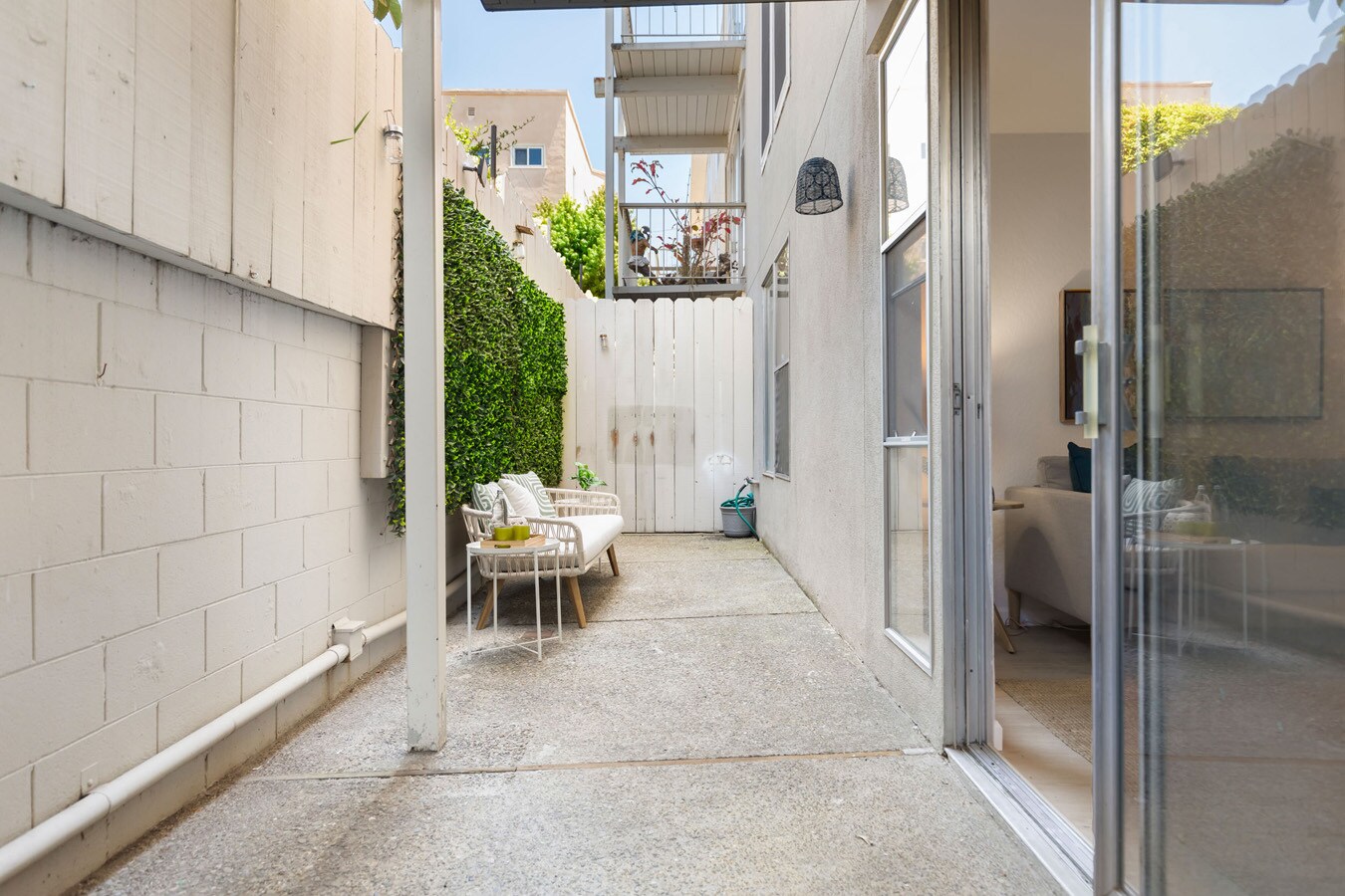 Building Photo - 811 York St