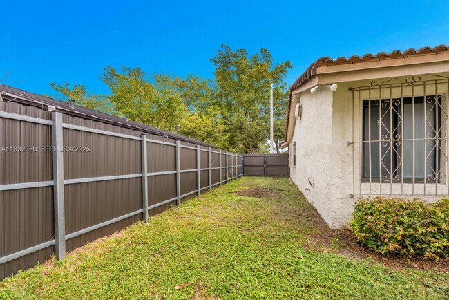 Building Photo - 9400 SW 120th Ave