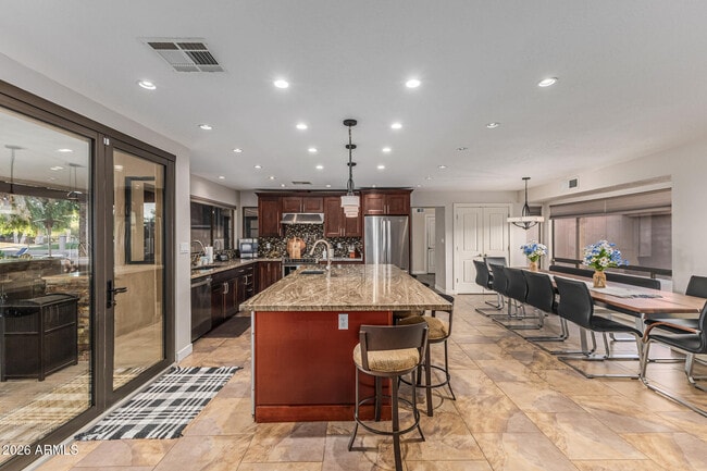 Building Photo - 5821 E Cactus Rd