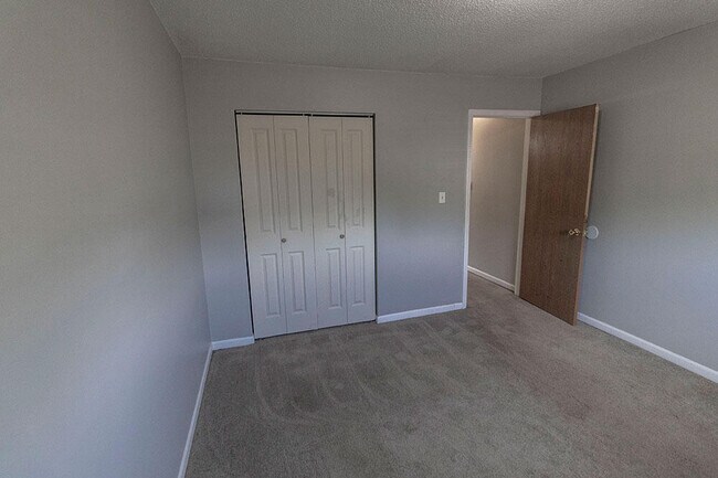 Building Photo - 7217 N Moberly Dr