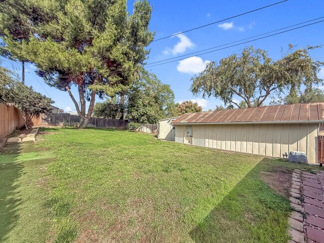 Building Photo - Beautiful 2B/1BA Home in Escondido!