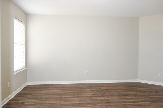 Building Photo - 108 Lavaca Loop