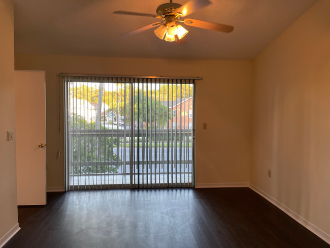 Building Photo - 3211 Sabal Palms Ct