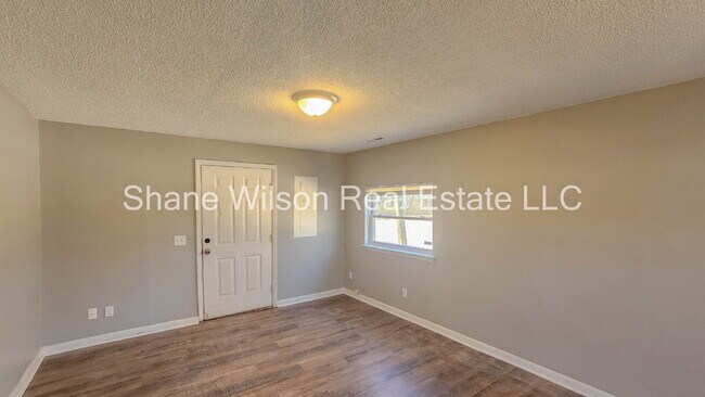 Building Photo - "Charming 3-Bedroom Retreat with 1050 Sq. Ft. of Cozy Living in Chattanooga!"