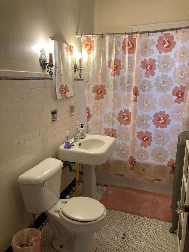 Building Photo - 2935 N Downer Ave