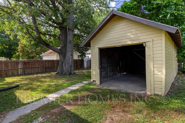 Building Photo - 3 Bed Home with Large Yard & Detached Garage – $1,495/mo