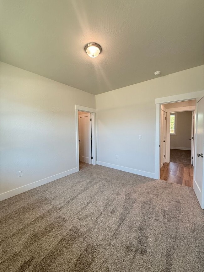 Building Photo - Beautiful New 3 Bed, 2 Bath Home in Northeast Medford