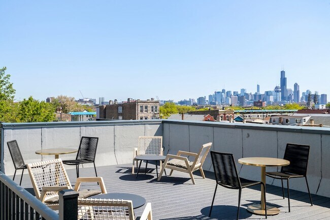 Building Photo - 2122 S Hoyne Ave