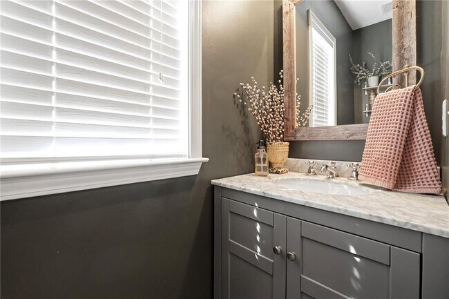 Building Photo - 943 Bendleton Dr