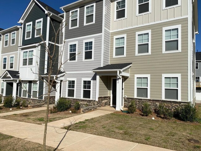 Building Photo - 702 Gimari Dr