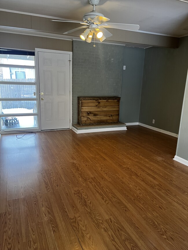 Building Photo - 3505 S Knoxville Ave