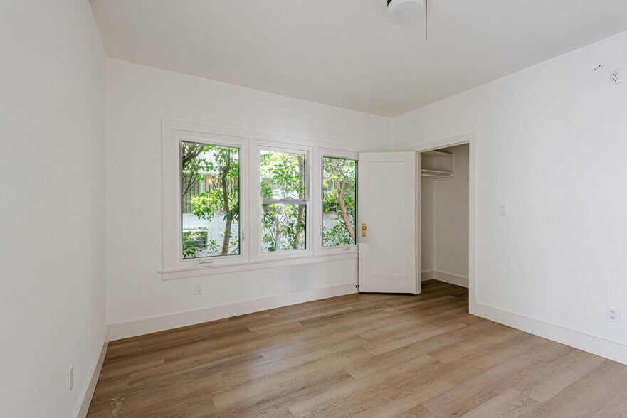 Building Photo - 1038 N Crescent Heights Blvd