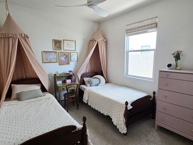 Building Photo - 4-bedroom + Den, 3-bath home in The Preserve at San Tan