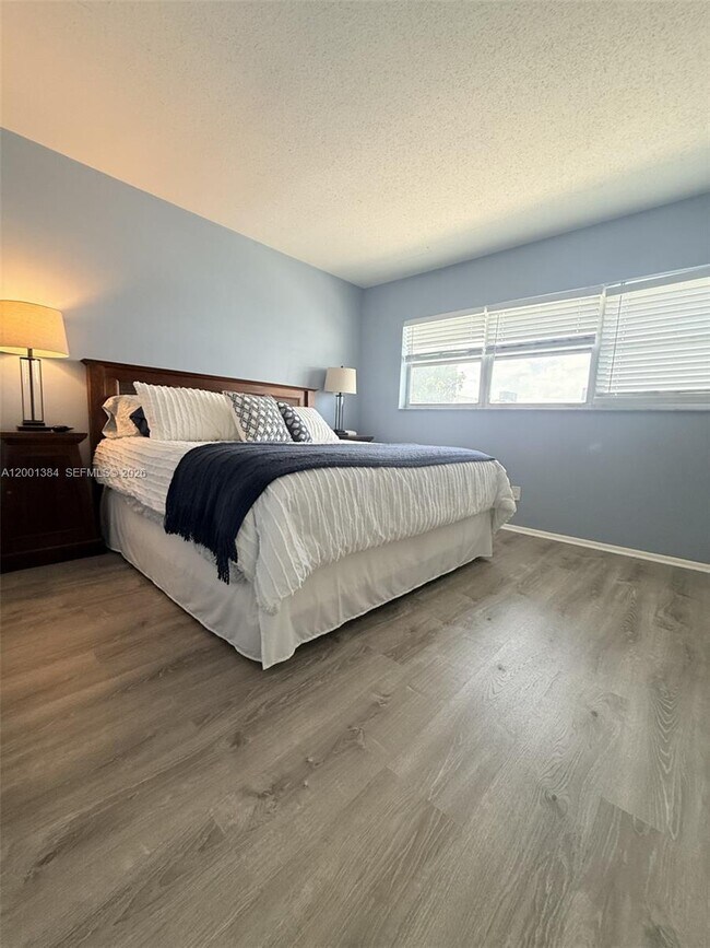 Building Photo - 5201 NE 24th Terrace