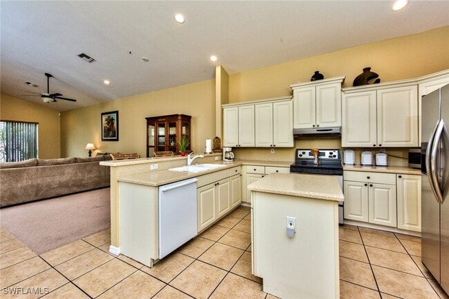 Building Photo - 3748 Kent Dr