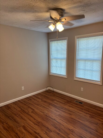 Building Photo - 235 Hillside Rd