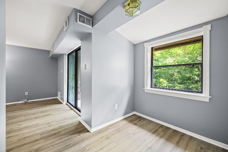 Building Photo - 1419 Valley Dr