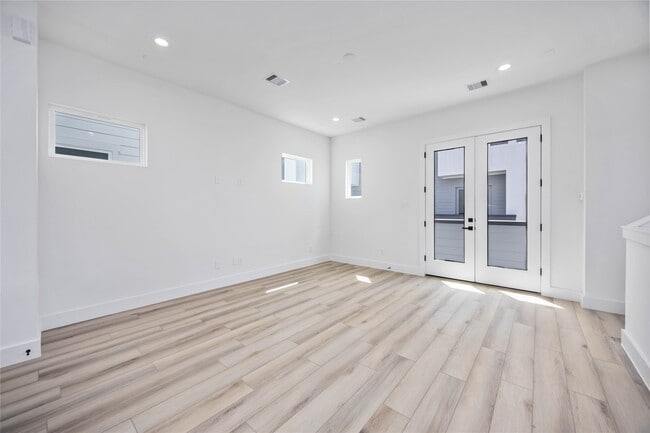 Building Photo - 6735c Peerless St