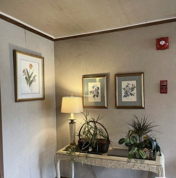 Building Photo - 4444 Wilshire Blvd