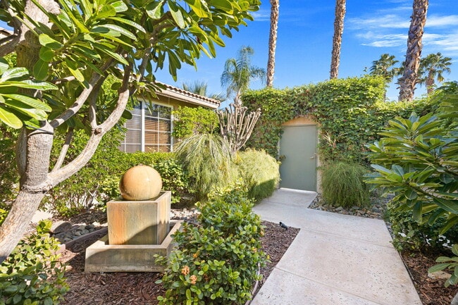 Building Photo - 49105 Casa Del Rio