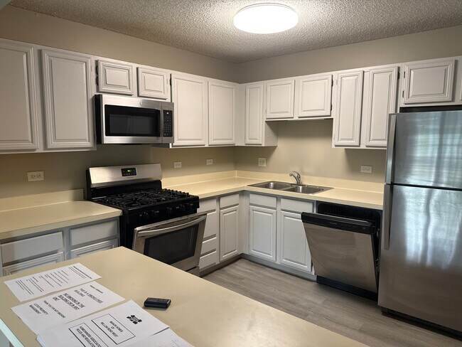 Building Photo - 5S470 Scots Dr