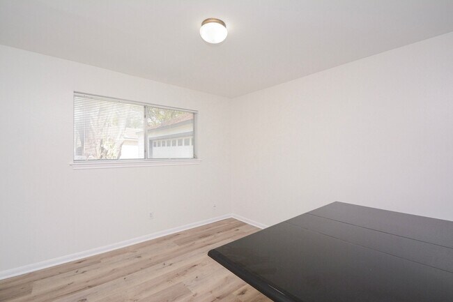 Building Photo - 10811 Vickijohn Ct