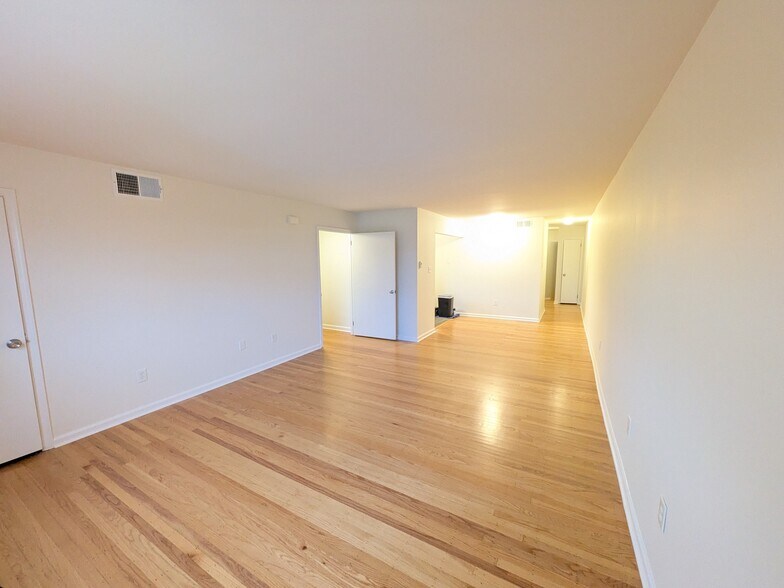 Building Photo - 12 Apel Ave