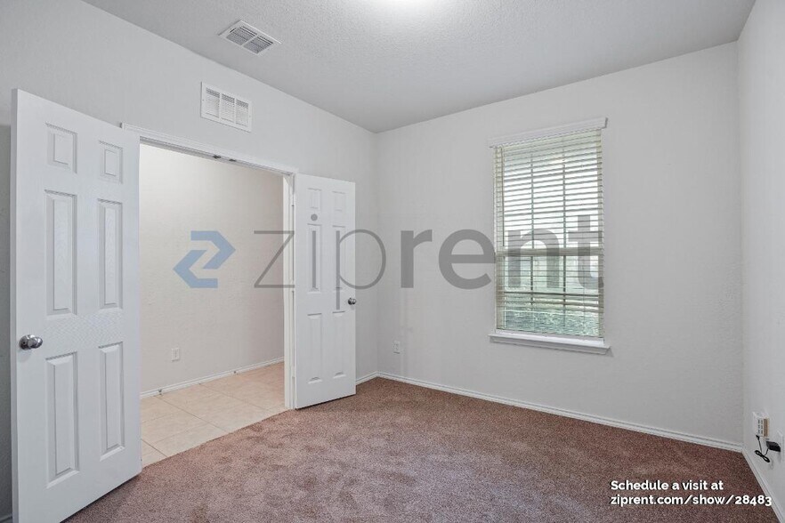 Building Photo - Unit