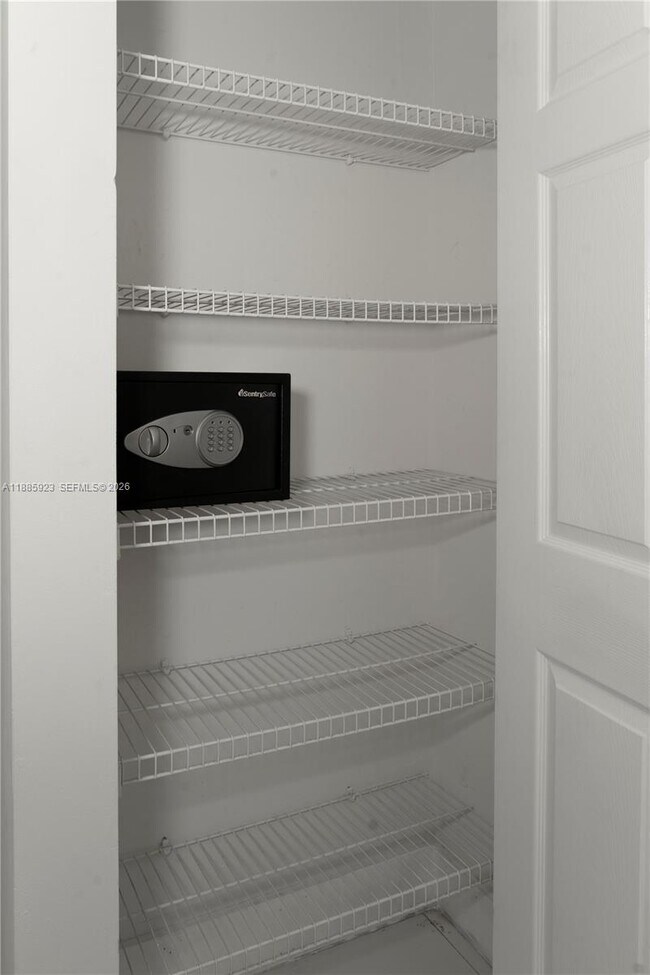 Building Photo - 17050 N Bay Rd