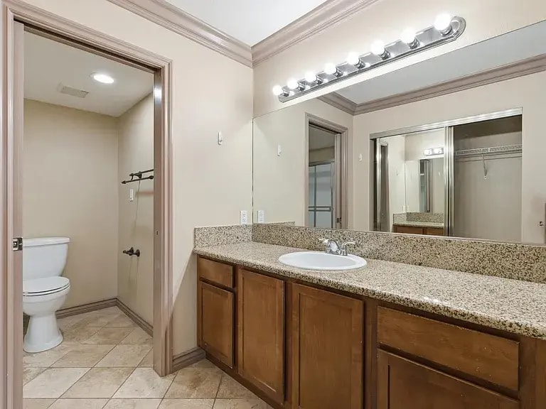 Building Photo - 7675 N 1st St