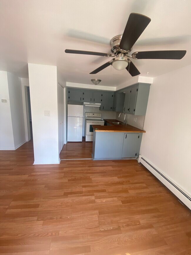 Building Photo - 1630 N Pontiac Trl