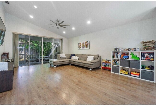 Building Photo - 6165 NW 77th Pl