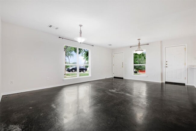 Building Photo - 613 Broken Bow Dr