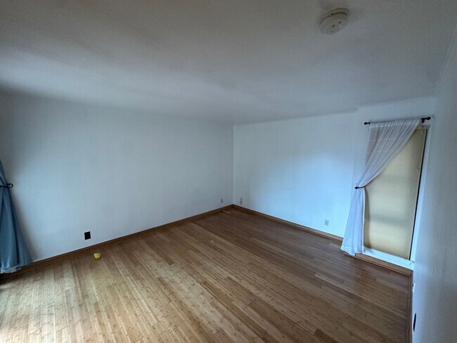 Building Photo - 2Bed/2Bath Corner Condo with Resort Amenities in Playa Del Rey