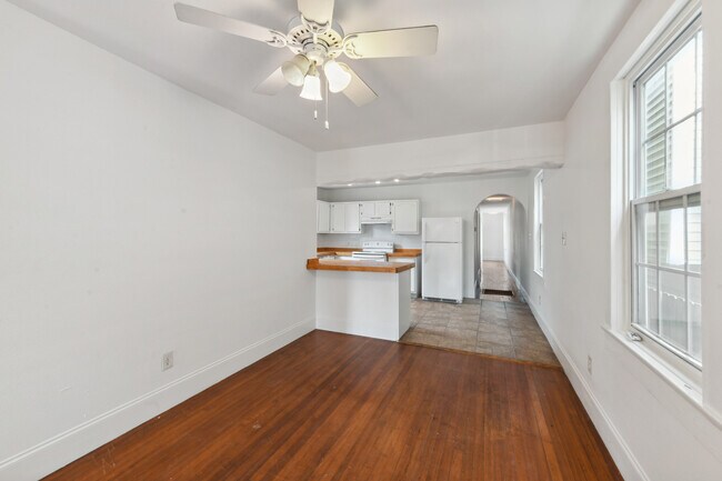 Building Photo - 2524 Jena St