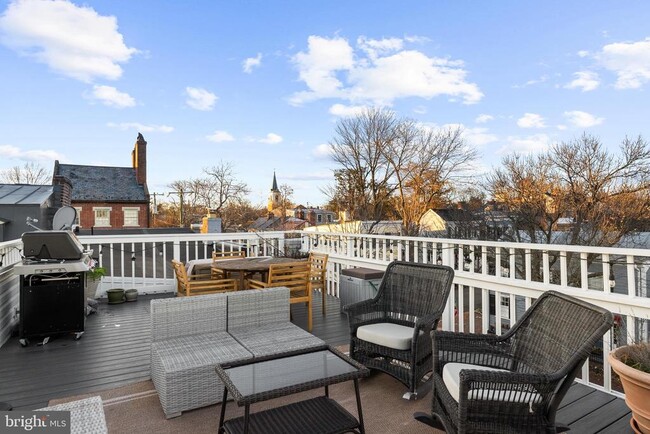 Building Photo - 400 S Lee St