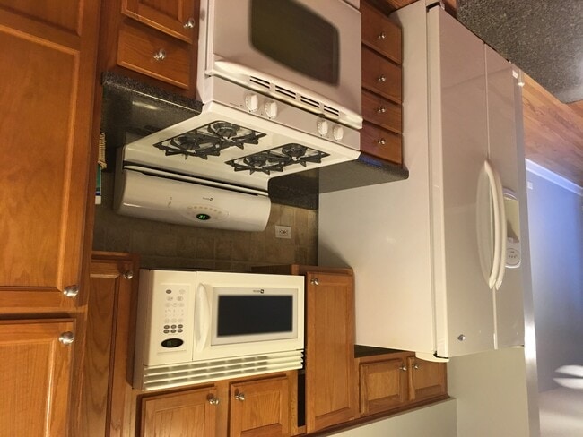 Building Photo - 1722 Ranchview Dr