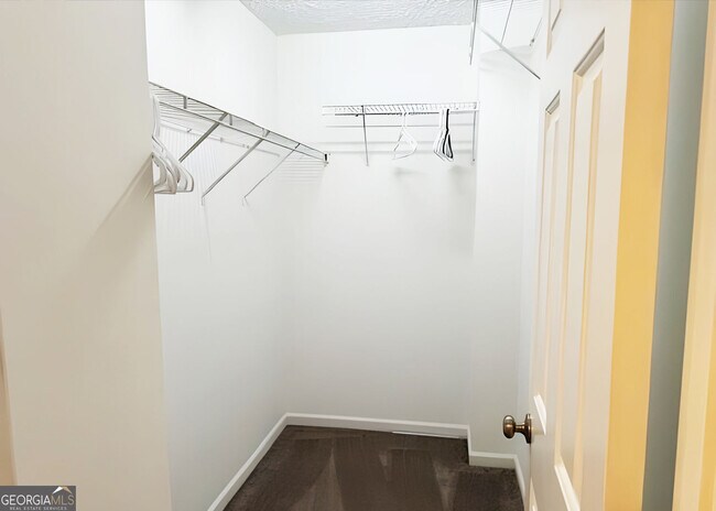 Building Photo - 220 Wild Flower Ln