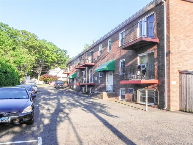 Building Photo - 36 Turn of River Rd