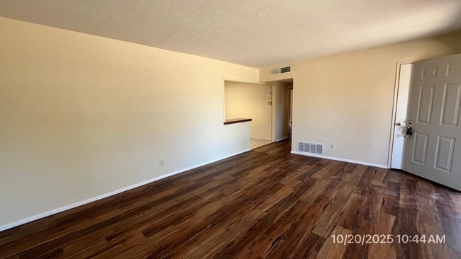 Building Photo - Uptown Lovely Home for Lease! 3 Bedroom, 2...