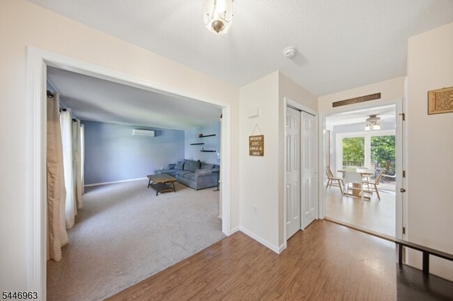 Building Photo - 2057 Lakeside Dr W