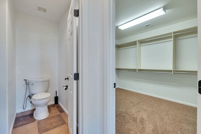 Building Photo - Highly Upgraded SPACIOUS home in desirable Aviano in Desert Ridge!