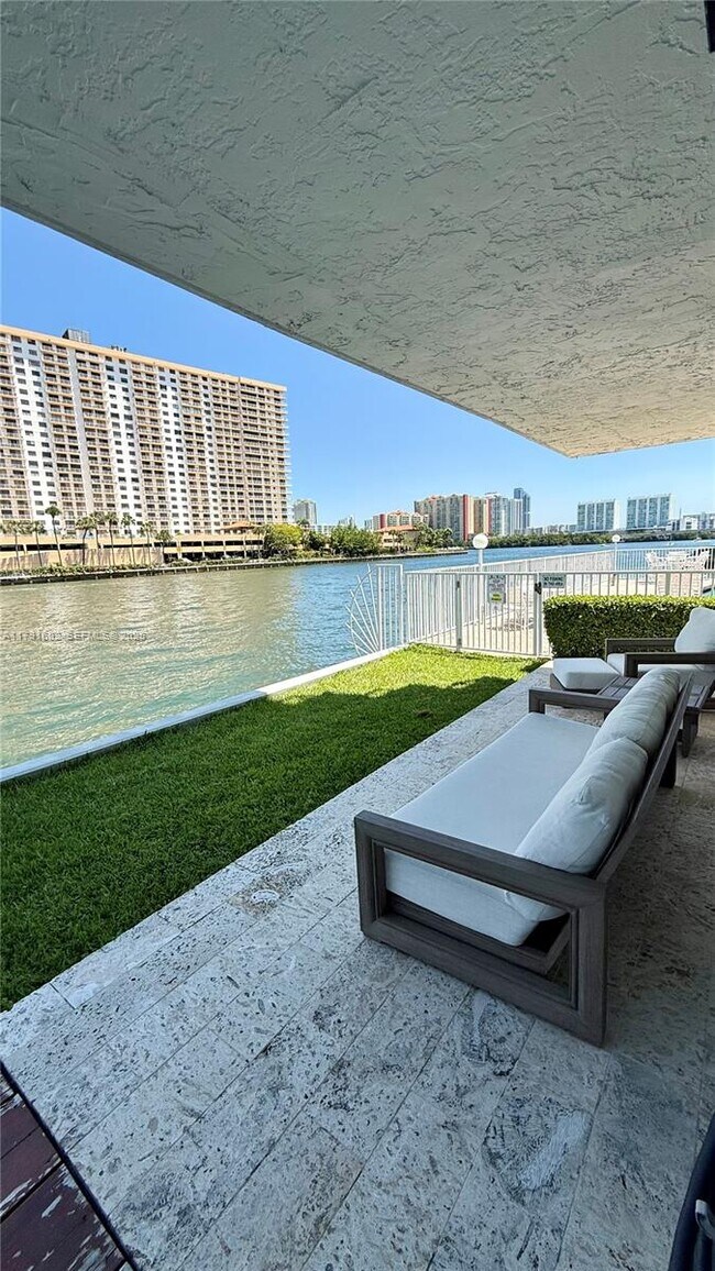 Building Photo - 4000 NE 170th St