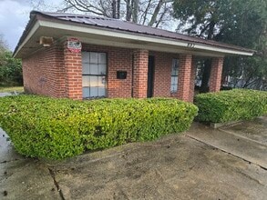 Building Photo - 837 3rd St