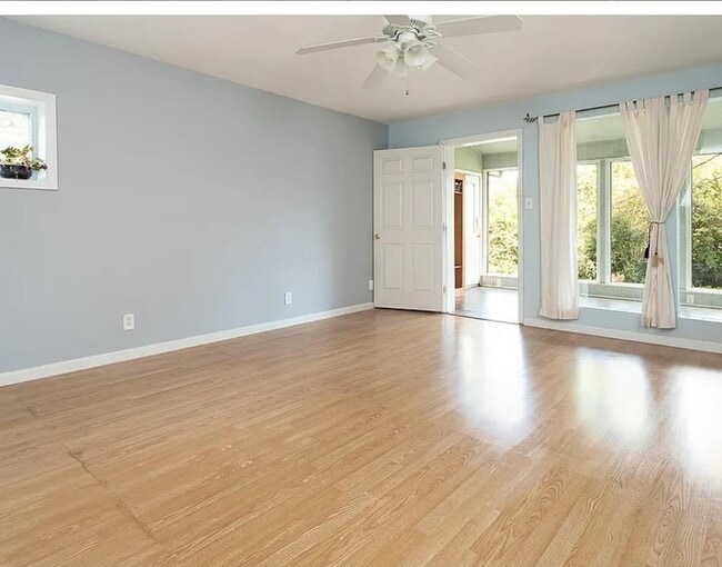 Building Photo - 128 Farlow Dr