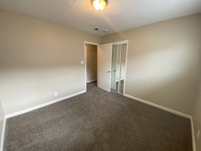 Building Photo - 1337 Reserve Dr