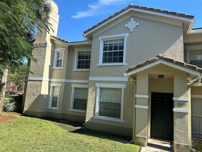 Building Photo - 811 Belmont Ln