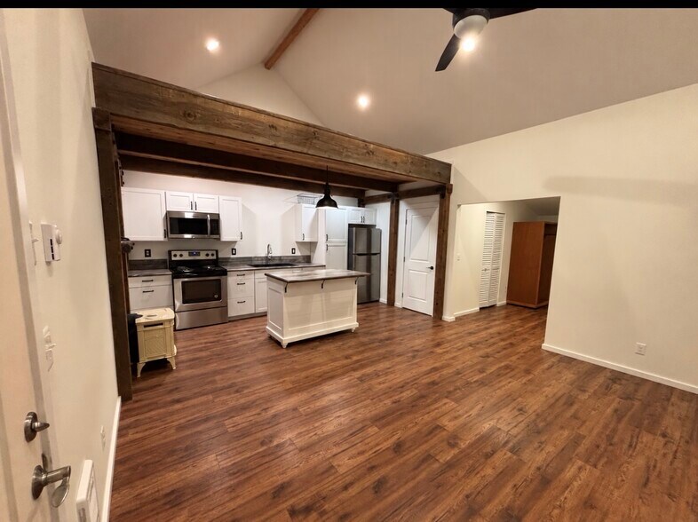 Building Photo - 11573 Ridge Rim Trl SE